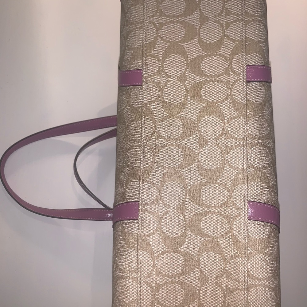 Classic Coach Purse - Picture 4 of 5